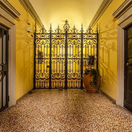 Strada Maggiore Lägenhet *